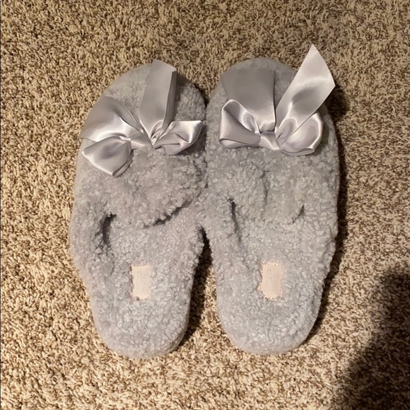UGG Shoes - NEVER WORN UGG gray Addison slippers
